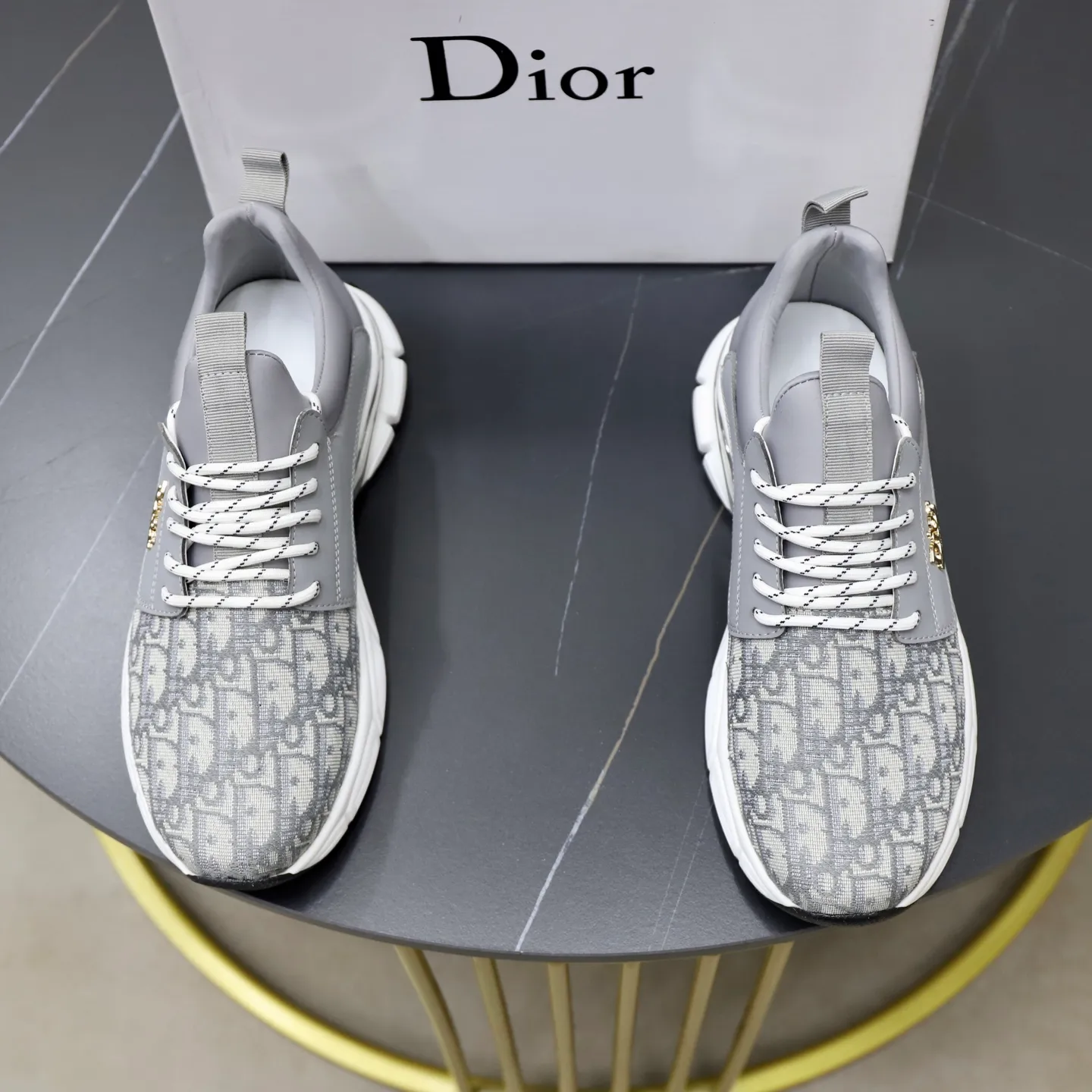 Ex-factory price: 420💰🙅‍♂️🙅‍♂️🙅‍♂️ Brand: Dior Standard code: 38-44 (45 customized) Grade: Same as the official website Material: Original cowhide stitching surface Comfortable and breathable lining Lightweight wear-resistant outsole Style category: Men's fashionable casual shoes Running sneakers Distinguished luxury brand elements Top luxury Color: Actual picture color